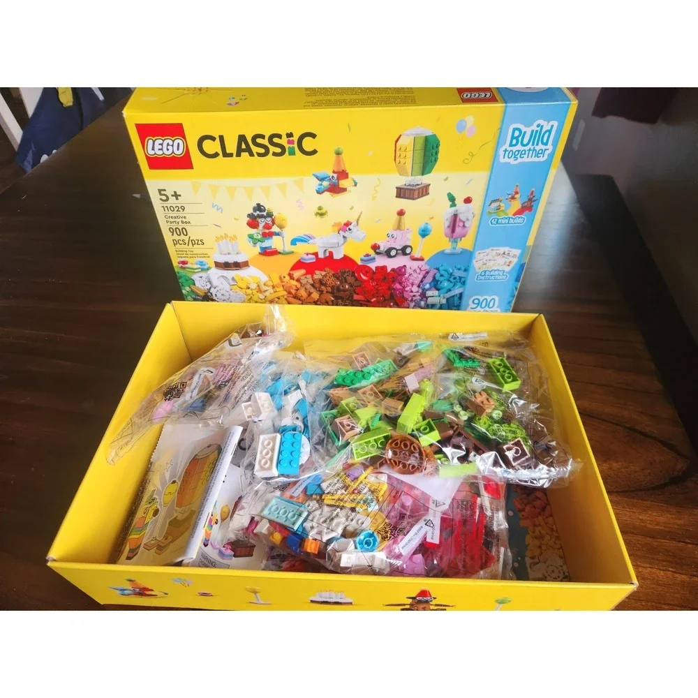 LEGO CLASSIC: Creative Party Box 11029 *New* Sealed bags* Read info. Retired!